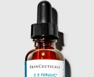 2005 Решающий запуск: планка антиоксидантов снова поднята Выпущена CE Ferulic® с комбинацией феруловой кислоты и витаминов C и E. Это важнейшее антиоксидантное достижение вновь удваивает защиту, в четыре-восемь раз превышая естественную защиту кожи. Этот запуск остаётся определяющим моментом для бренда, поскольку CE Ferulic® является одним из основных продуктов в портфолио SkinCeuticals.