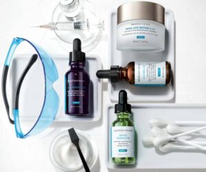 2004 Зарождение комплексного ухода за кожей Skinceuticals твердо верит в силу эффективности средств по уходу за кожей медицинского уровня для оптимизации результатов профессиональных процедур и рекомендует сочетать профессиональные процедуры с продукцией Skinceuticals. Бренд также представил полную профессиональную линейку продукции для спины, предназначенную исключительно для использования дерматологами, пластическими хирургами и другими специалистами по уходу за кожей. «Предотвращать. Исправлять. Защитить». Рождение SkinCeuticals формулирует свою философию: «Профилактика с помощью антиоксидантов, коррекция с помощью сыворотки или крема целевого действия, защита с помощью солнцезащитного крема». Эти принципы остаются основополагающими для эффективного ухода за кожей, который поддерживает и улучшает её здоровье.